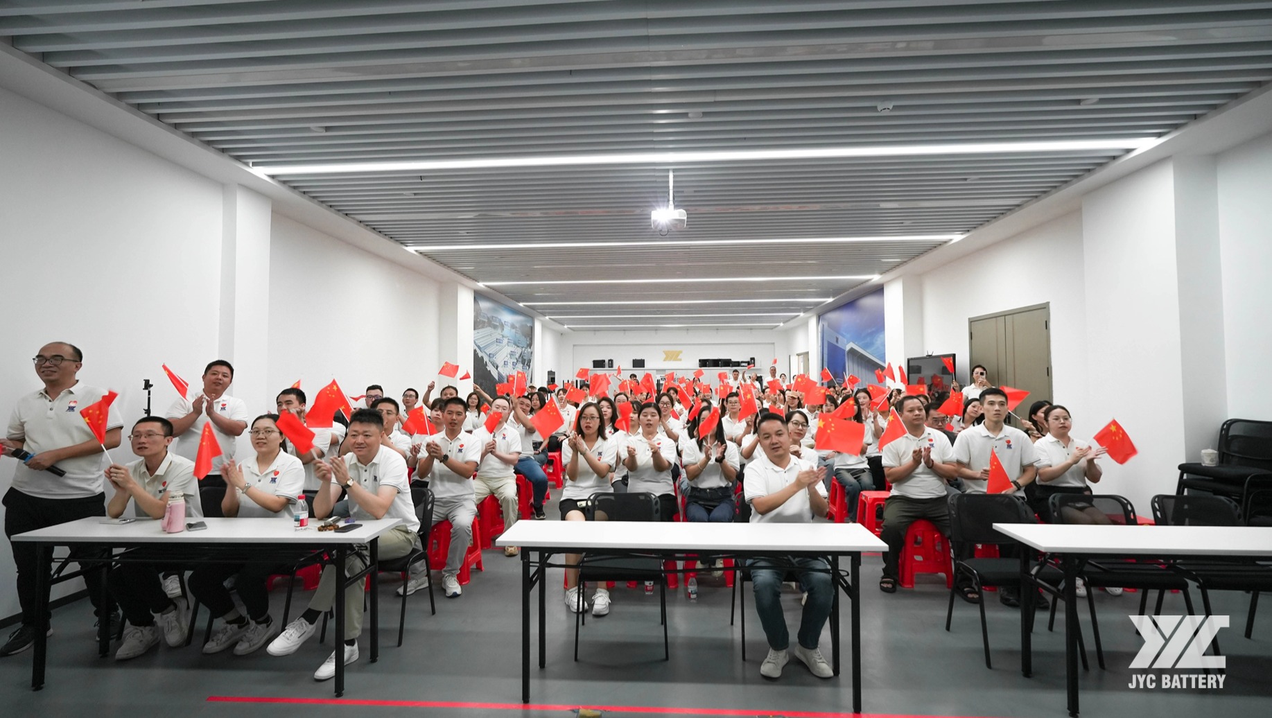 铭记历史 致敬英雄 | bet9诚营销系统组织观看纪念抗战胜利80周年阅兵仪式